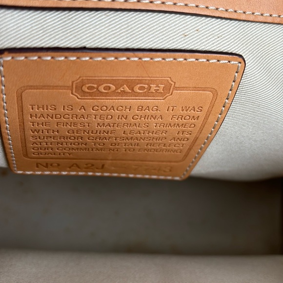 Striped coach - Picture 10 of 12